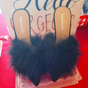 High heel shoes with feathers